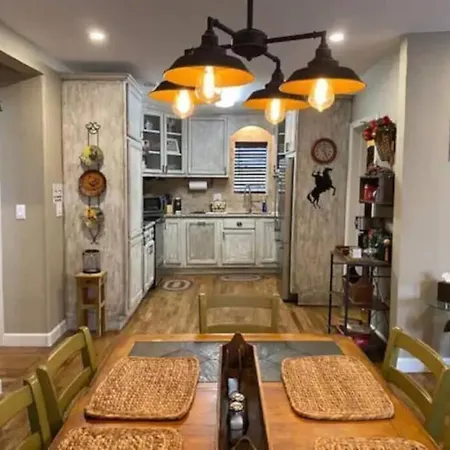 Stockyards!-1 Block Away ! Cowboy Cottage Sleeps 9 Fort Worth Exterior foto