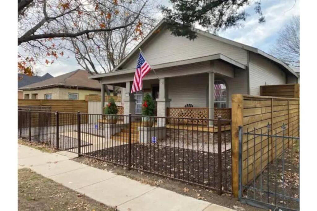 Stockyards!-1 Block Away ! Cowboy Sleeps 9 * Fort Worth