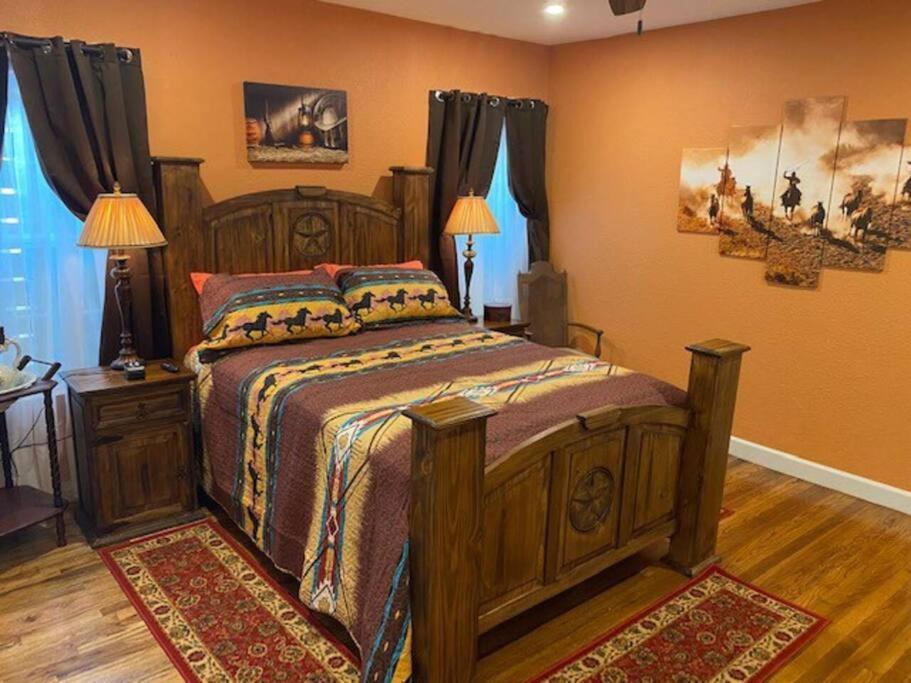 Stockyards!-1 Block Away ! Cowboy Sleeps 9 Ferienhaus Fort Worth