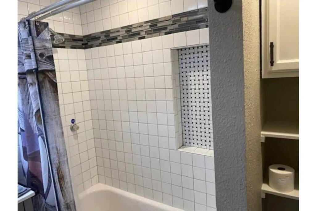Stockyards!-1 Block Away ! Cowboy Sleeps 9 * Fort Worth