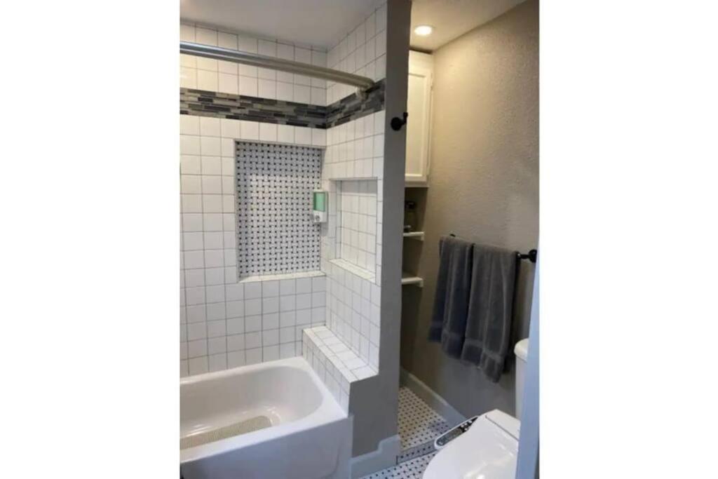 Ferienhaus Stockyards!-1 Block Away ! Cowboy Sleeps 9
