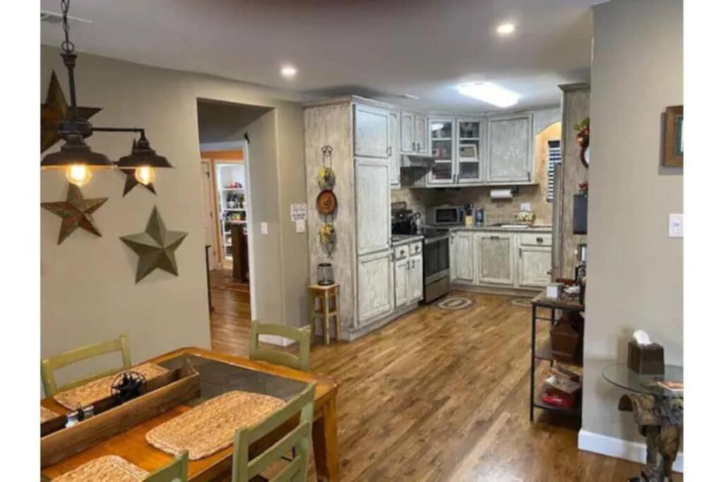 Stockyards!-1 Block Away ! Cowboy Sleeps 9 Ferienhaus Fort Worth
