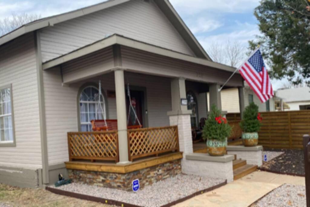 Ferienhaus Stockyards!-1 Block Away ! Cowboy Sleeps 9 *