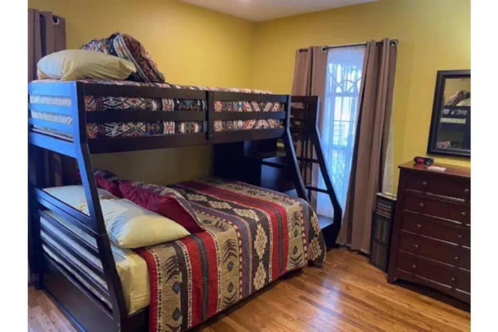 Stockyards!-1 Block Away ! Cowboy Sleeps 9 * Fort Worth