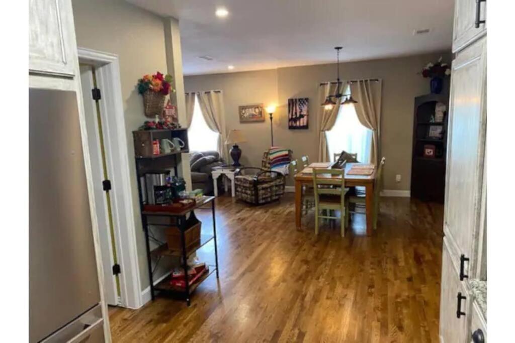 Stockyards!-1 Block Away ! Cowboy Sleeps 9 * Fort Worth