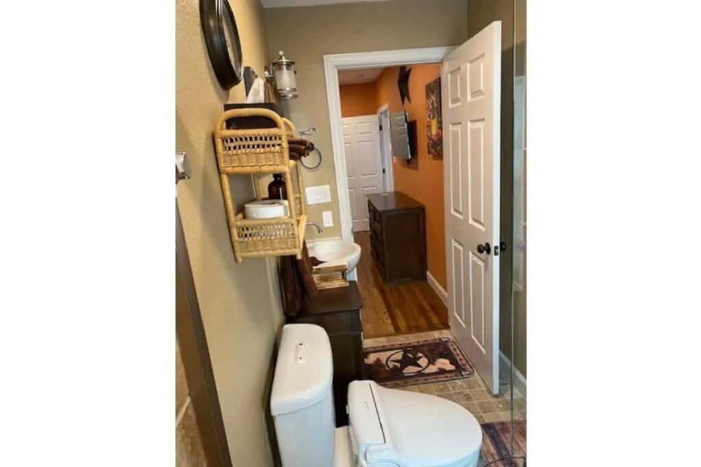 Ferienhaus Stockyards!-1 Block Away ! Cowboy Sleeps 9 *