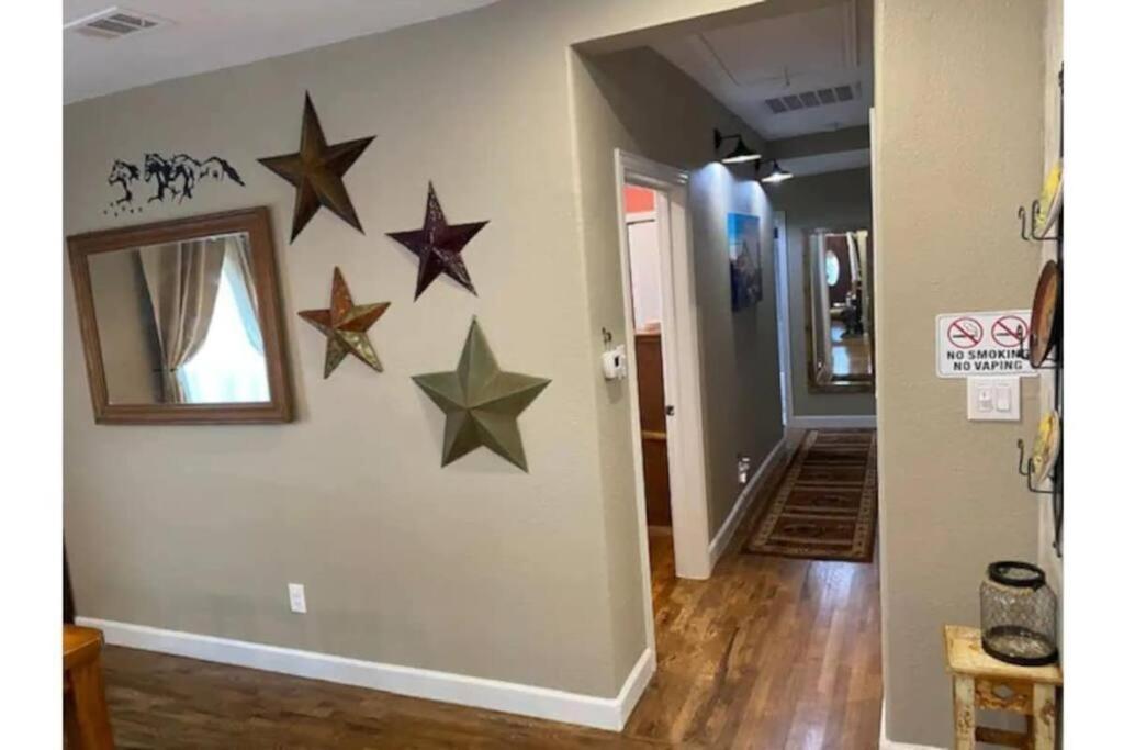 Ferienhaus Stockyards!-1 Block Away ! Cowboy Sleeps 9