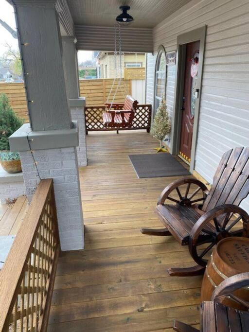 Stockyards!-1 Block Away ! Cowboy Sleeps 9 *